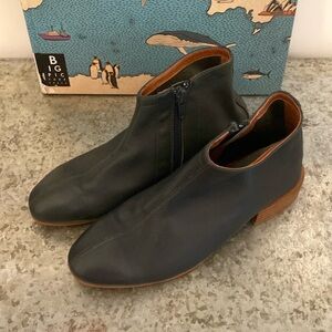 Jeffery Cambell flat boots like new